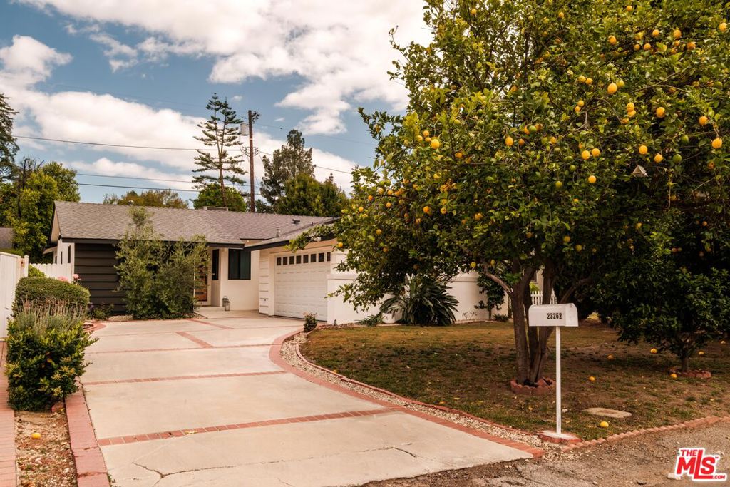 23262 Ostronic Drive — photo