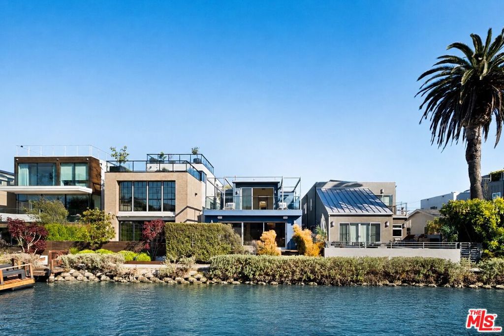 230 Carroll Canal — photo