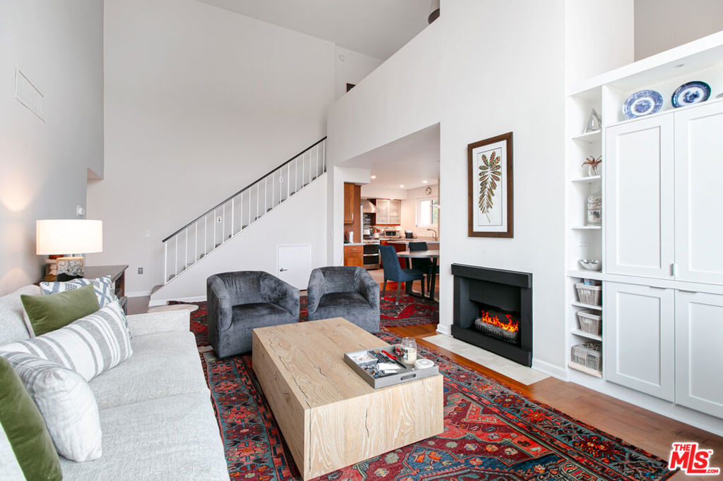 2332 Fox Hills Drive 305 — photo