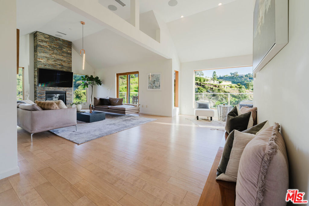 10110 Cielo Drive — photo