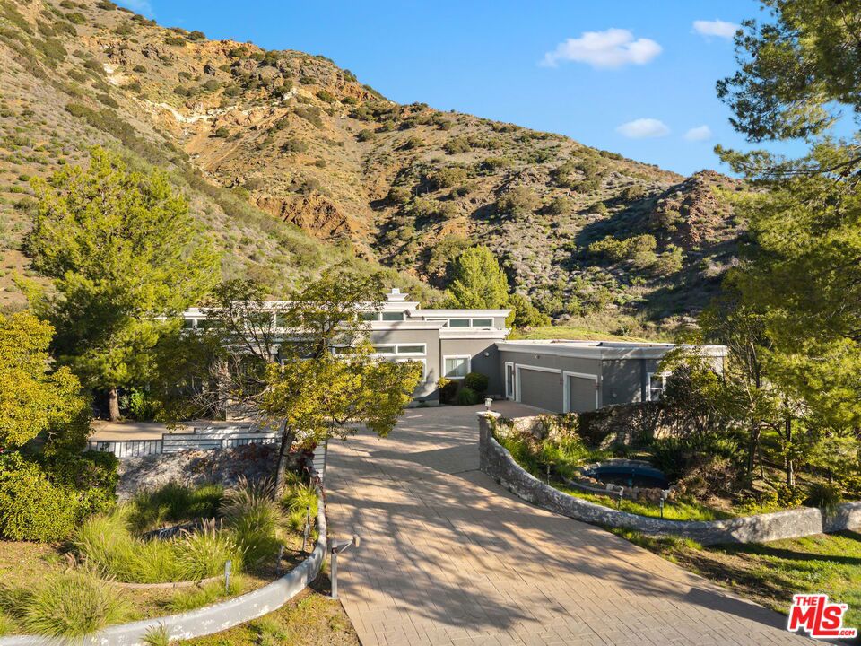 3701 Kanan Road — photo