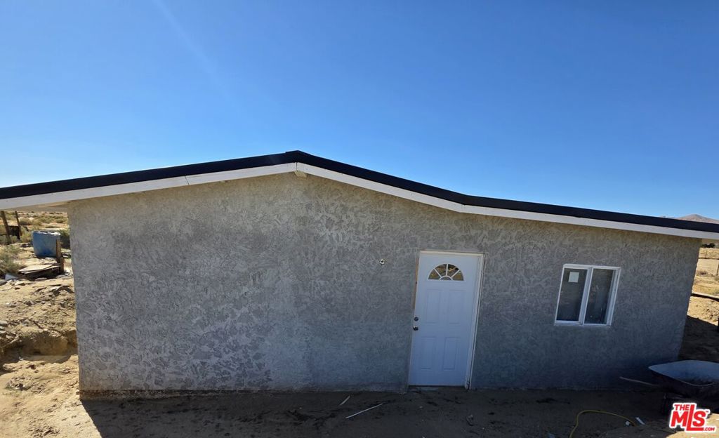 7797 Quartz Road — photo