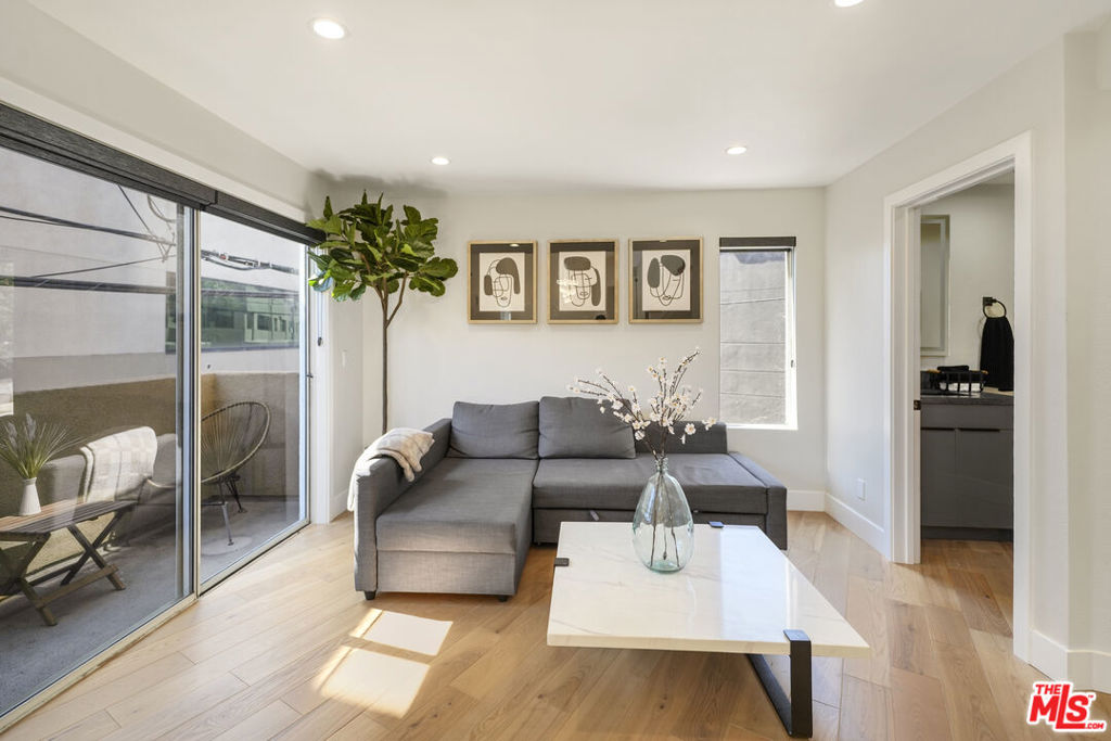 4139 Cahuenga Boulevard 106 — photo