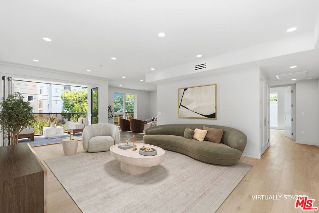 505 S Barrington Avenue Unit 202 — photo