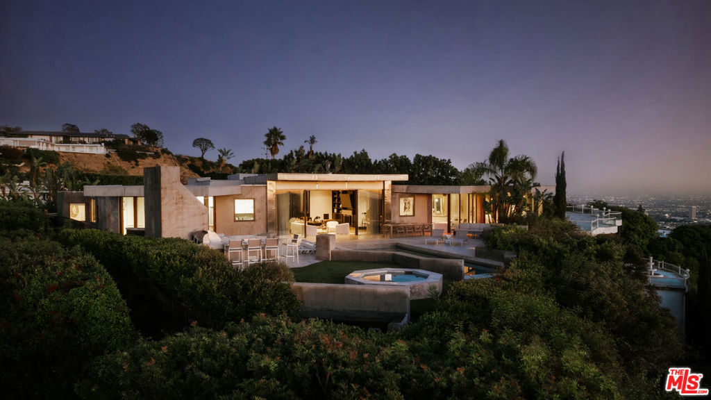 301 Trousdale Place — photo