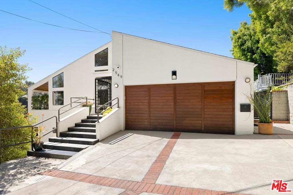 2549 Canyon Oak Drive — photo