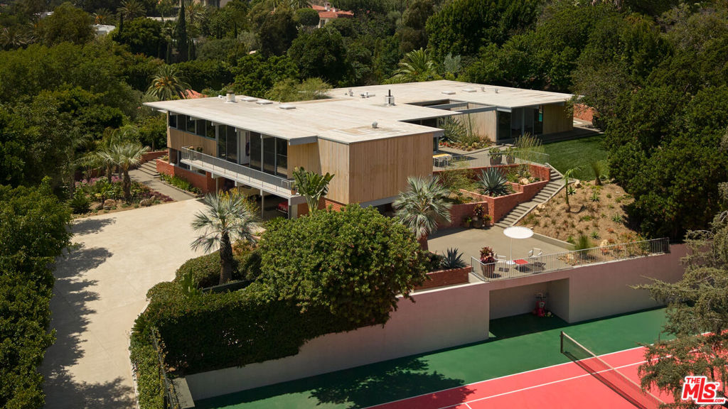1035 Summit Drive — photo