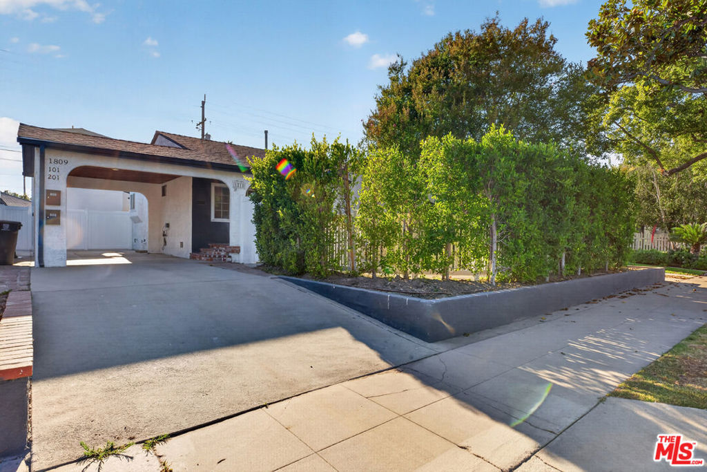 1811 N Avon Street — photo