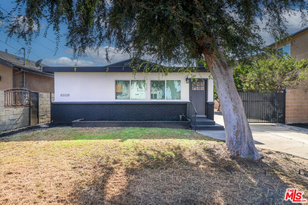 11125 S Osage Avenue — photo