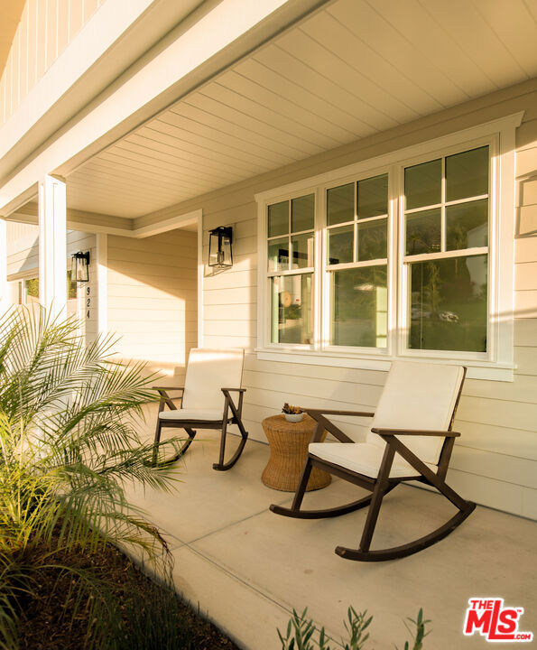 924 E Poppyfields Drive, Altadena, CA 91001 — photo 2