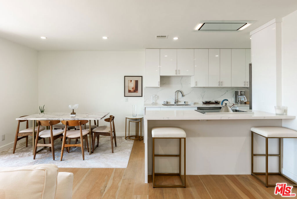 100 S Doheny Drive 811 — photo