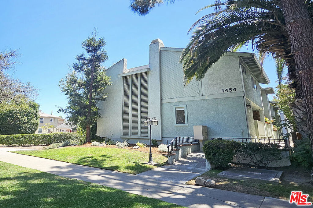 1454 E Orange Grove Boulevard 1 — photo