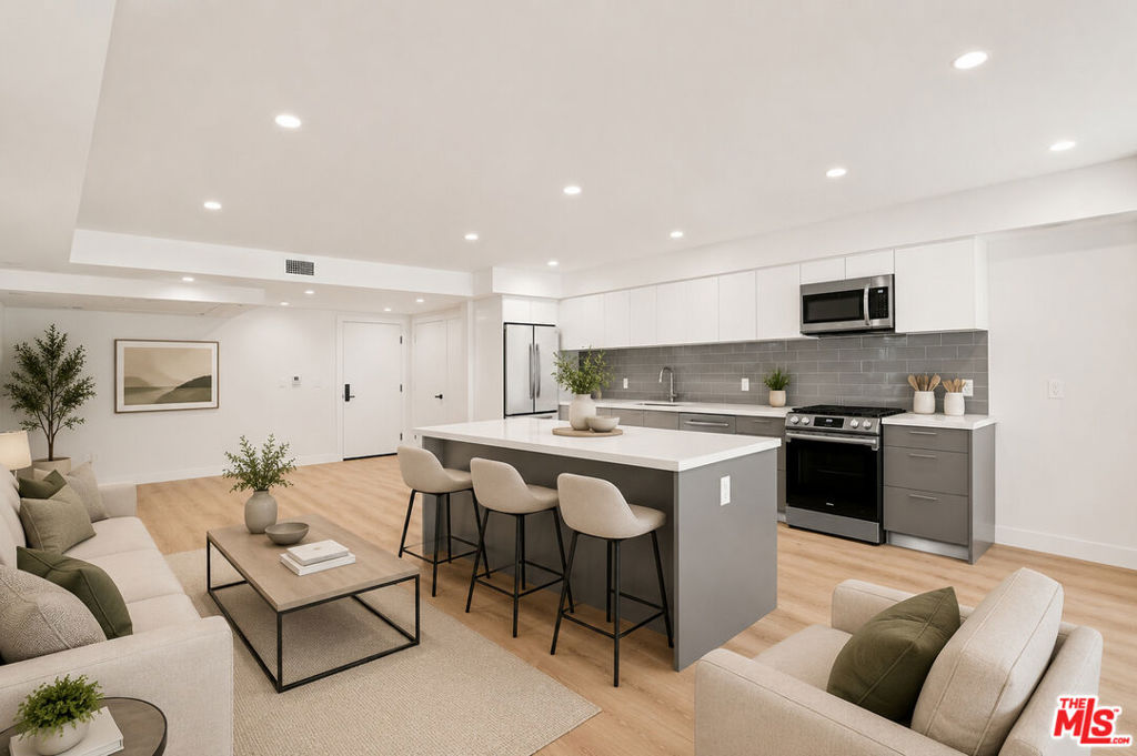 1434 N Poinsettia Place 306 — photo