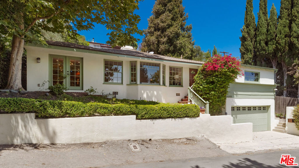 4065 Woodman — photo
