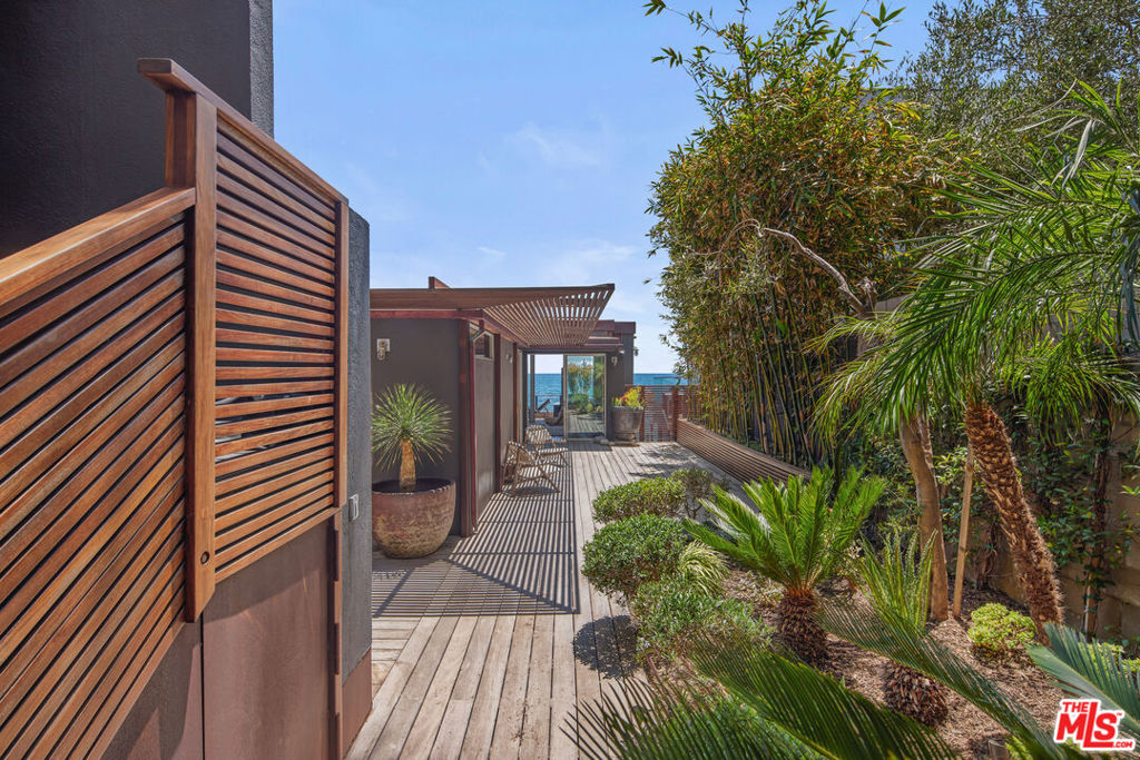24956 Malibu Road — photo
