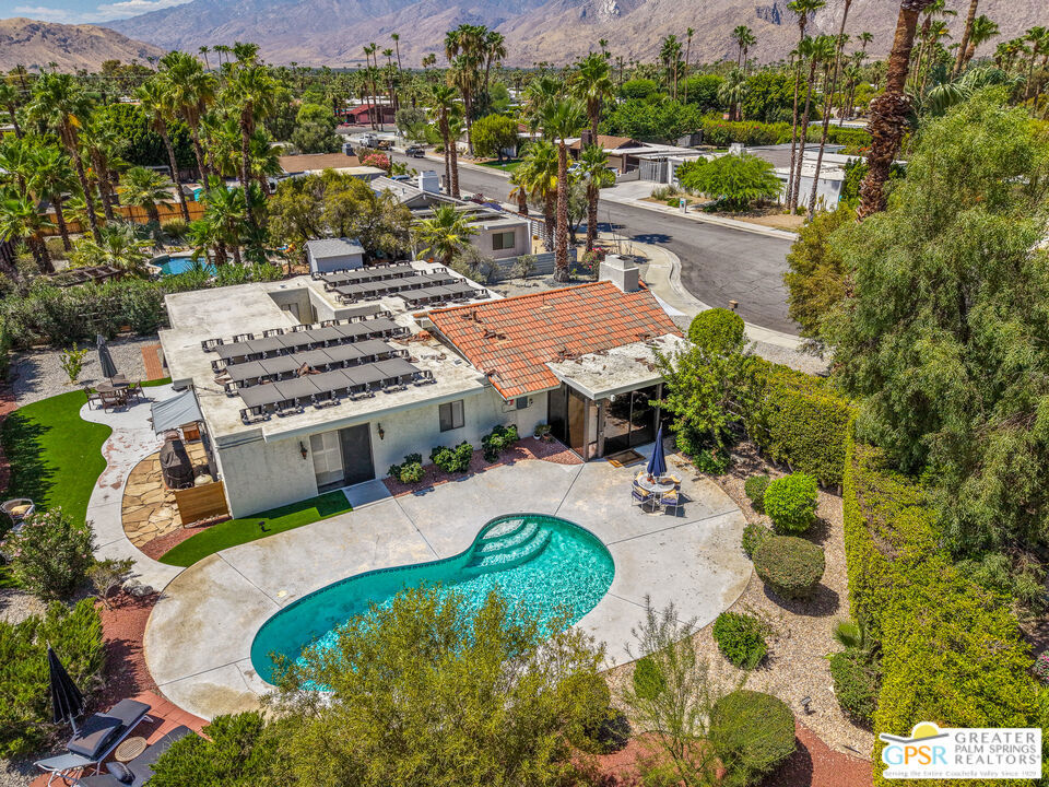 566 N Sunset Way — photo
