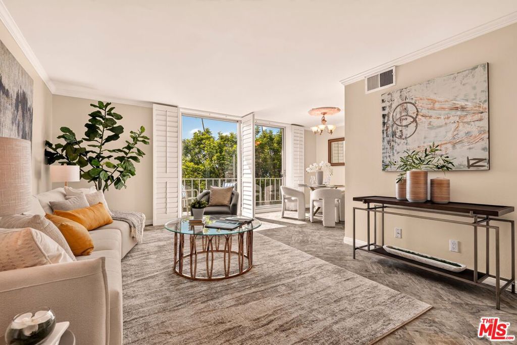 100 S Doheny Drive 402 — photo