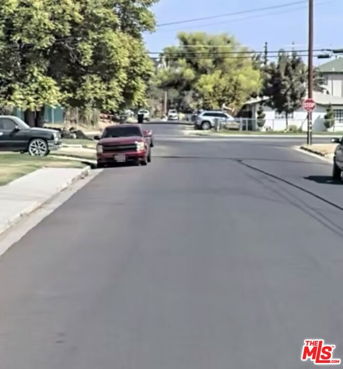 911 Butler Road, Bakersfield, CA 93304 — photo 2