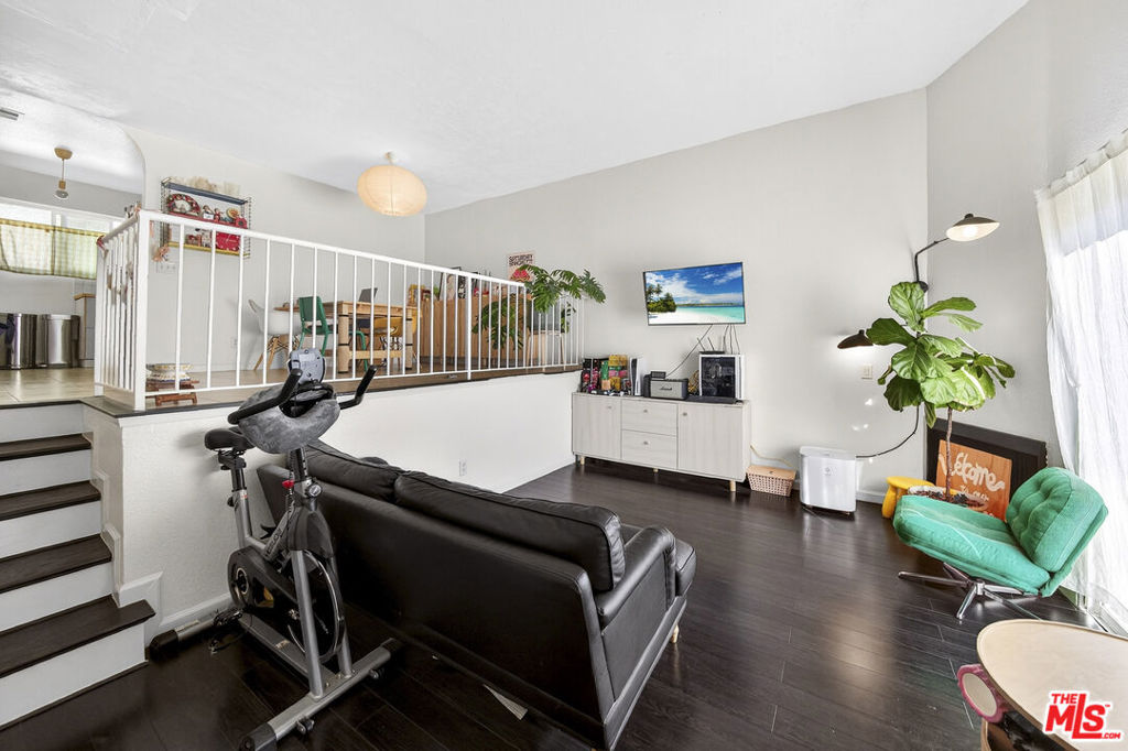 9034 Willis Avenue 14 — photo