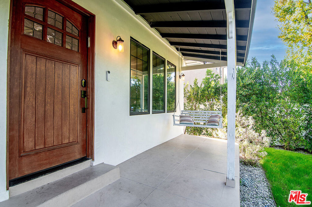 13220 Erwin Street — photo