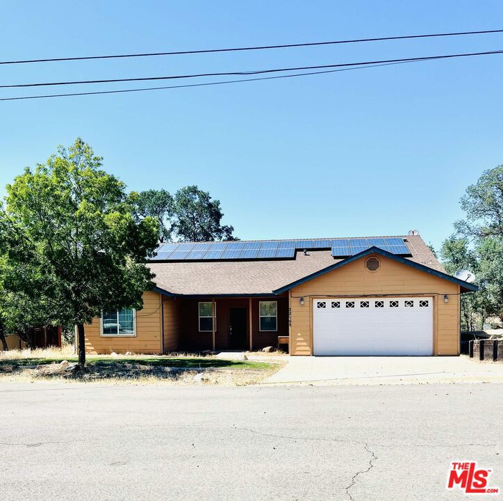 22168 Roe Way — photo