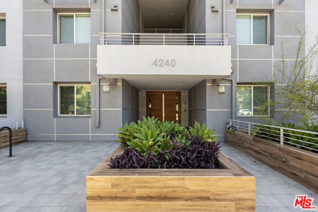 4240 Laurel Canyon Boulevard 105 — photo