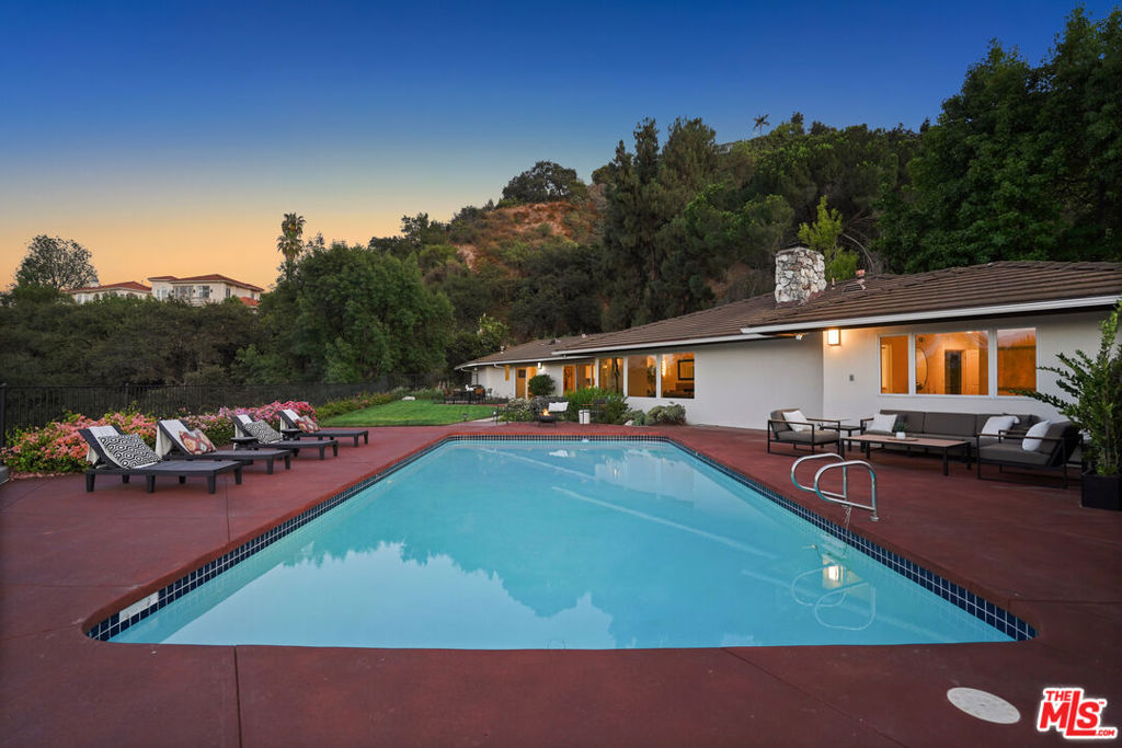 11107 Mountcastle Drive — photo