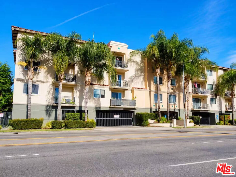 13941 Sherman Way 205 — photo