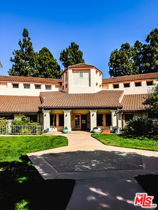 501 Palisades Drive 317 — photo