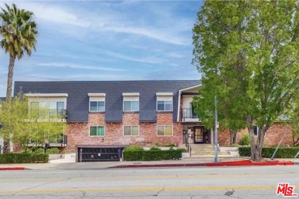 5252 Coldwater Canyon Avenue 207 — photo