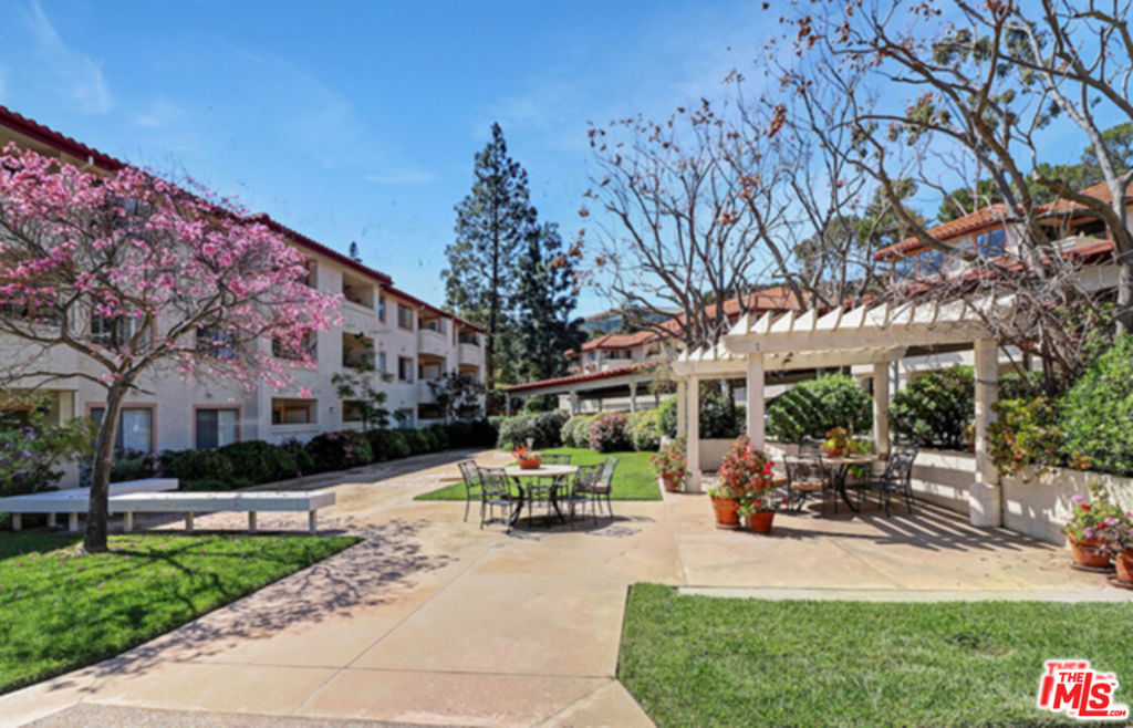 501 Palisades Drive 103 — photo