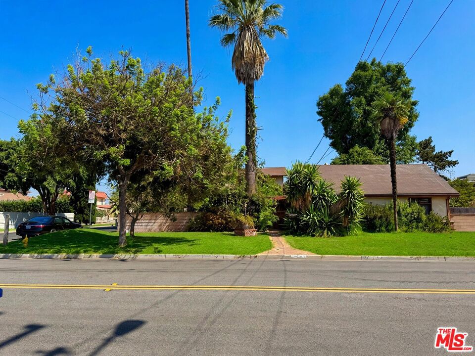 8741 Garibaldi Avenue — photo
