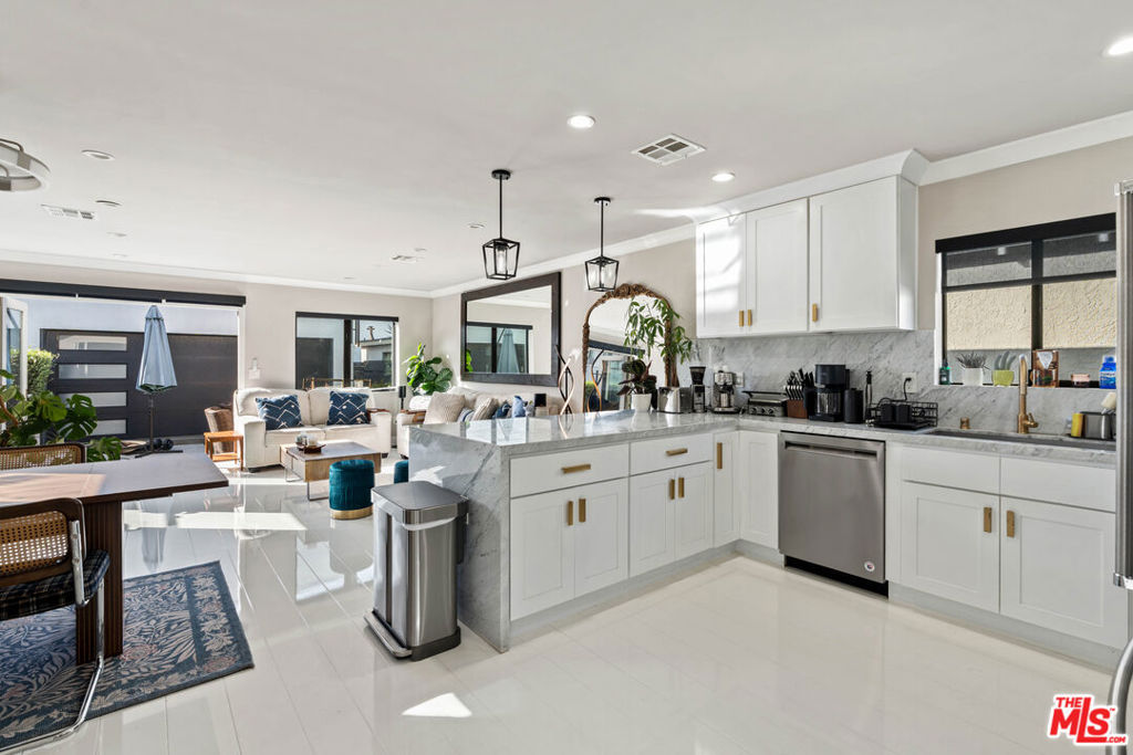 801 Howard Street — photo