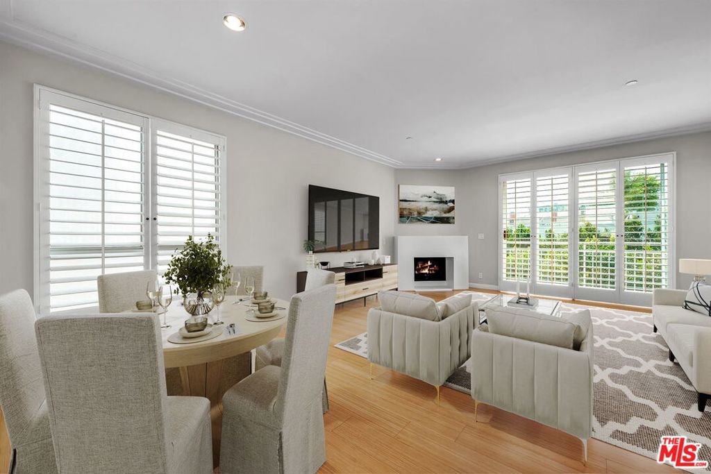 117 S Clark Drive 305 — photo