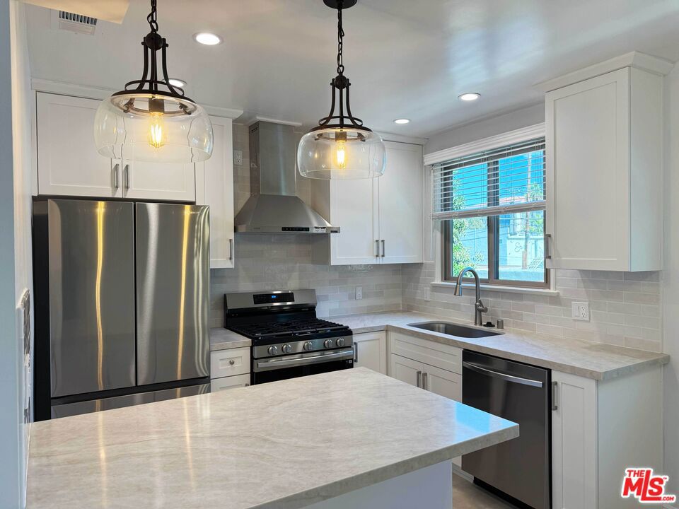 4125 1/2 W Toluca Lake Avenue — photo