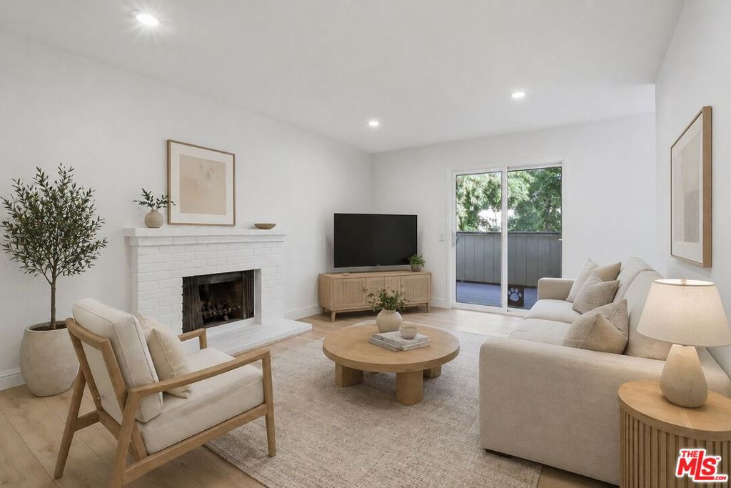 2511 Easton Place 48 — photo