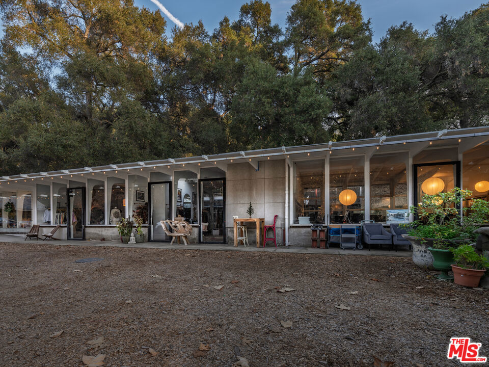 1111 N Topanga Canyon Boulevard — photo