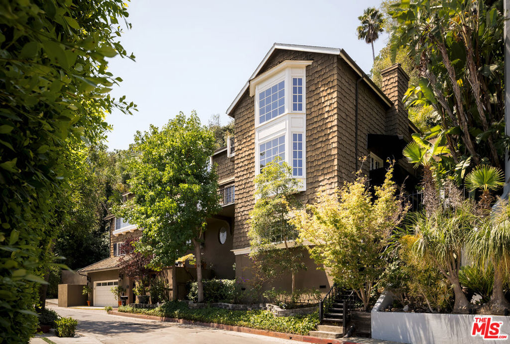 9315 Beverly Crest Drive — photo