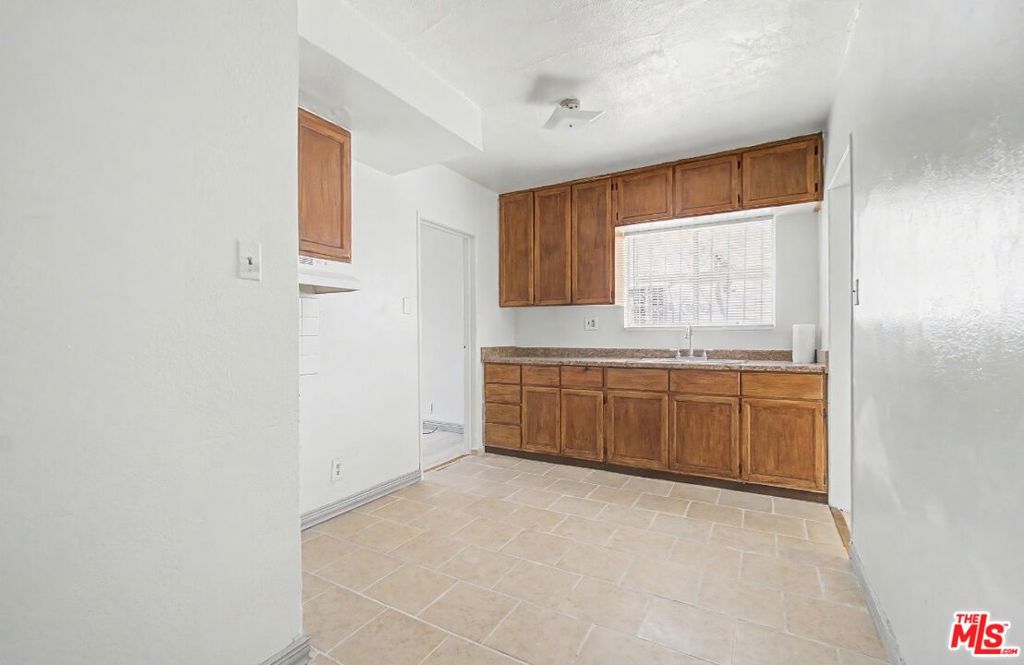 12015 S Willowbrook Avenue, Compton, CA 90222 — photo 3