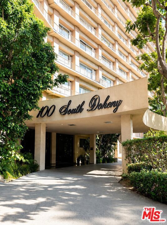 100 S Doheny Drive 519 — photo