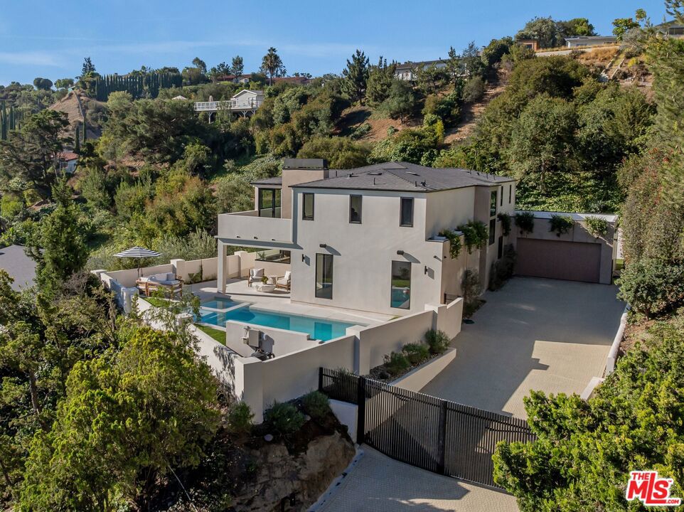 8636 Edwin Drive — photo