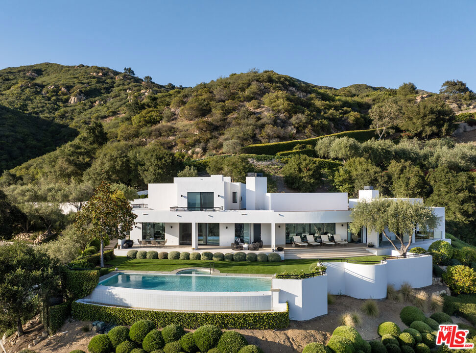 1130 E Mountain Drive — photo