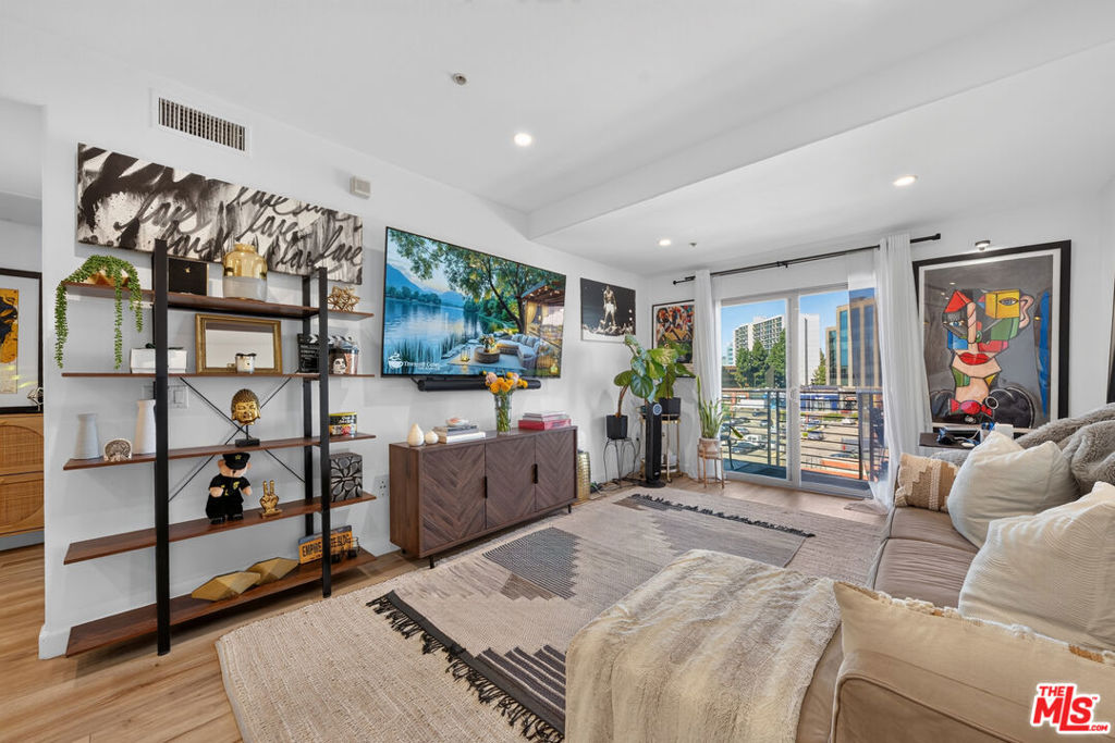 100 S Alameda Street 476 — photo