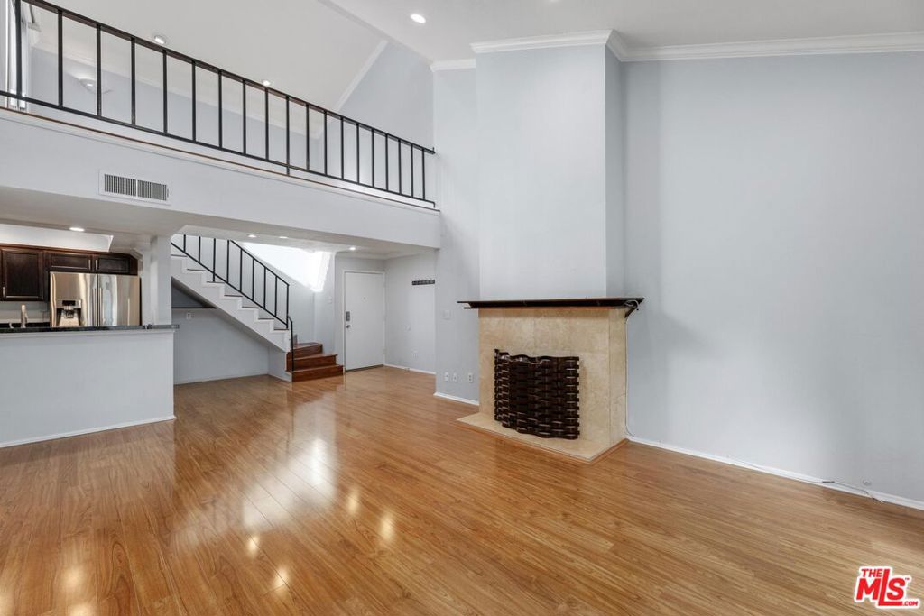 5325 Newcastle Avenue 338 — photo