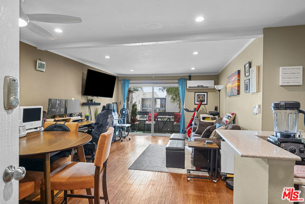 21800 Schoenborn 225 — photo