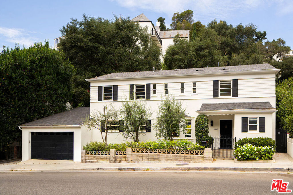 2845 N Beachwood Drive — photo