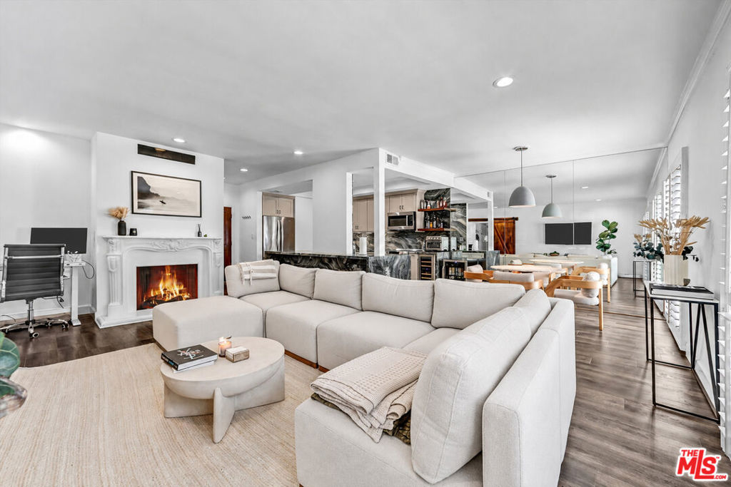 1221 N Kings Road 101 — photo