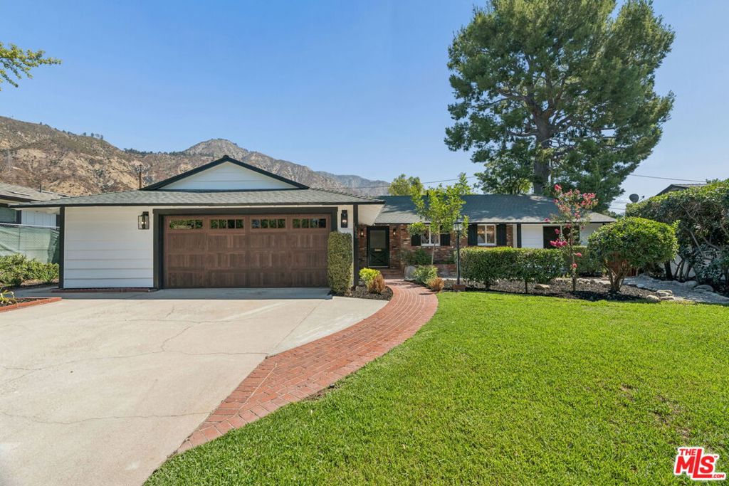 1920 N Altadena Drive — photo