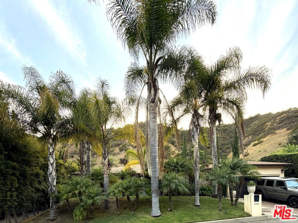 1727 San Ysidro Drive — photo