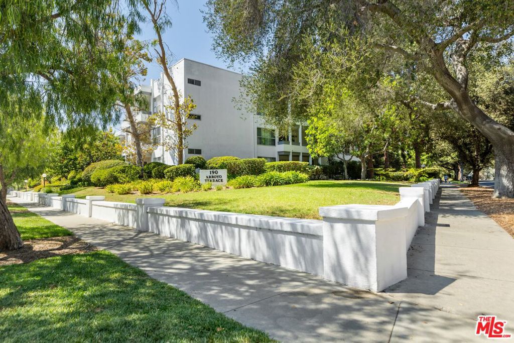 190 Arroyo Terrace 305 — photo